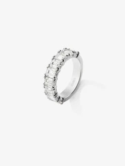 Alianza de media ca&ntilde;a de oro blanco de 18K con 9 diamantes en talla esmeralda con un total de 3,81 cts