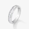 Alianza entera de oro blanco de 18K con 25 diamantes en talla baguette con un total de 0,63 cts