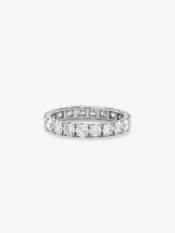 Alianza entera de oro blanco de 18K con 24 diamantes en talla brillante con un total de 1,06 cts