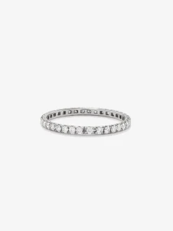 Alianza entera de oro blanco de 18K con 28 diamantes en talla brillante con un total de 0,8 cts