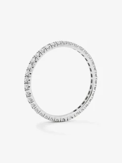 Alianza entera de oro blanco de 18K con 40 diamantes en talla brillante con un total de 0,38 cts
