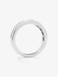 Alianza entera de oro blanco de 18K con 25 diamantes en talla baguette con un total de 0,63 cts
