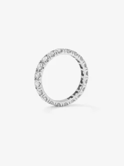 Alianza entera de oro blanco de 18K con 24 diamantes en talla brillante con un total de 1,06 cts
