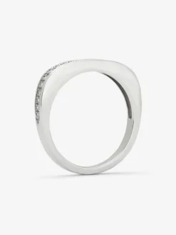 Anillo alianza de oro blanco de 18K con 23 diamantes en talla brillante con un total de 0,18 cts