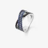 Anillo cruzado de doble brazo de plata 925 con 36 zafiros azules en talla brillante con un total de 1,26 cts y 22 espinelas negras con un total de 0,63 cts