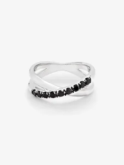 Anillo cruzado de plata 925 con 9 espinelas negras en talla brillante con un total de 0,24 cts