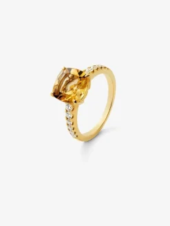 Anillo de oro amarillo de 18K con cuarzo citrino en talla cushion de 2,7 cts y 12 diamantes en talla brillante con un total de 0,3 cts