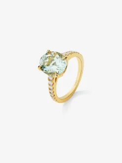 Anillo de oro amarillo de 18K con amatista verde en talla oval de 3,8 cts y 14 diamantes en talla brillante con un total de 0,32 cts