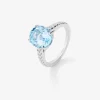 Anillo de oro amarillo de 18K con topacio azul sky en talla oval de 3,8 cts y diamantes en talla brillante