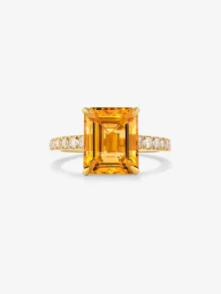 Anillo de oro amarillo de 18K con cuarzo citrino en talla esmeralda de 3,7 cts y 14 diamantes en talla brillante con un total de 0,32 cts