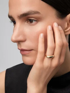 Anillo de oro amarillo de 18K con diamante en talla brillante de 0,01 cts