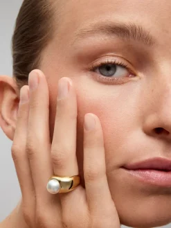 Anillo de oro amarillo de 18K con perla australiana de 10mm