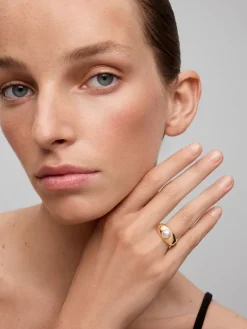 Anillo de oro amarillo de 18K con perla akoya de 8mm