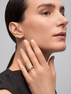 Anillo de oro amarillo de 18K con diamante en talla brillante de 0,4 cts