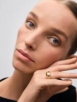 Anillo de oro amarillo de 18K con pavé de diamantes en talla brillante