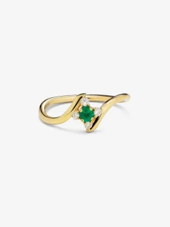Anillo de oro amarillo de 18K con esmeralda verde en talla brillante de 0,088 cts y 4 diamantes en talla brillante con un total de 0,08 cts