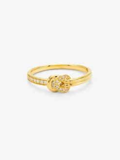 Anillo de oro amarillo de 18K con 15 diamantes en talla brillante con un total de 0,09 cts y forma de nudo