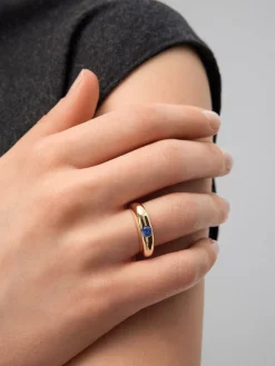 Anillo de oro amarillo de 18K con zafiro azul en talla brillante de 0,29 cts