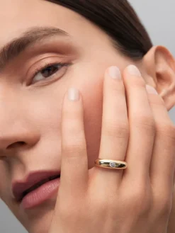 Anillo de oro amarillo de 18K con diamante en talla brillante de 0,2 cts