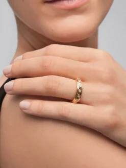 Anillo de oro amarillo de 18K con 16 diamantes en talla brillante con un total de 0,28 cts