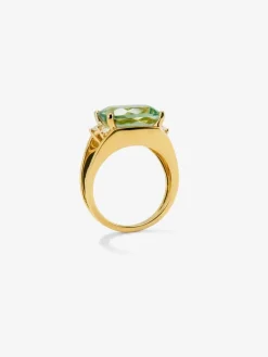 Anillo de oro amarillo de 18K con amatista verde en talla cushion de 7,3 cts y 4 diamantes en talla brillante con un total de 0,13 cts