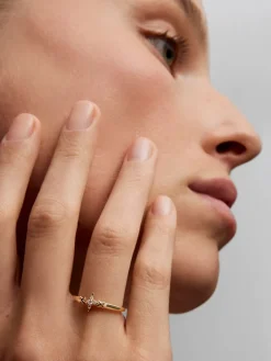 Anillo de oro amarillo de 18K con 7 diamantes en talla brillante con un total de 0,05 cts