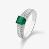 Anillo de oro blanco de 18K con esmeralda en talla octogonal de 0,446 cts y 52 diamantes en talla brillante con un total de 0,19 cts