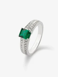 Anillo de oro blanco de 18K con esmeralda en talla octogonal de 0,446 cts y 52 diamantes en talla brillante con un total de 0,19 cts