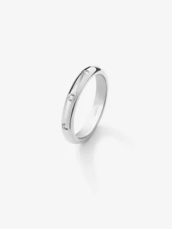 Anillo de oro blanco de 18K con 3 diamantes en talla brillante con un total de 0,09 cts