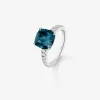 Anillo de oro blanco de 18K con topacio azul london en talla cushion de 3,8 cts y 12 diamantes en talla brillante con un total de 0,29 cts