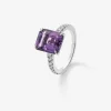 Anillo de oro blanco de 18K con amatista morada en talla esmeralda de 4,25 cts y 14 diamantes en talla brillante con un total de 0,32 cts