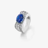 Anillo de oro blanco de 18K con zafiro azul en talla oval 3,69 cts y 52 diamantes en talla princesa y brillante con un total de 1,71 cts