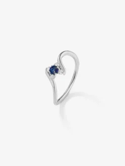 Anillo de oro blanco de 18K con zafiro azul en talla brillante de 0,15 y 4 diamantes en talla brillante con un total de 0,08 cts