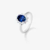 Anillo de oro blanco de 18K con zafiro azul royal en talla oval de 2,02 cts y diamantes blancos en talla brillante de 0,35 cts