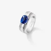 Anillo de oro blanco de 18K con zafiro azul royal en talla cushion de 2,51 cts y 72 diamantes en talla baguette y brillante con un total de 0,71 cts