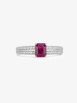 Anillo de oro blanco de 18K con rub&iacute; en talla octogonal de 1,006 cts y 52 diamantes en talla brillante con un total de 0,19 cts