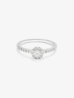 Anillo de oro blanco de 18K con diamante central en talla brillante de 0,15 cts y 26 diamantes en talla brillante con un total de 0,28 cts