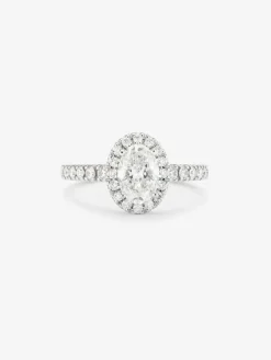 Anillo de oro blanco de 18K con diamante en talla oval de 1,03 cts y 30 diamantes en talla brillante con un total de 0,43 cts