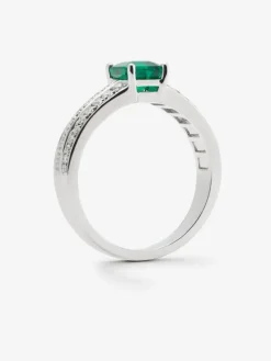 Anillo de oro blanco de 18K con esmeralda en talla octogonal de 0,446 cts y 52 diamantes en talla brillante con un total de 0,19 cts