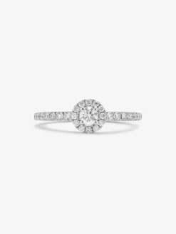 Anillo de oro blanco de 18K con diamante central en talla brillante de 0,15 cts y orla y brazo de 28 diamantes en talla brillante con un total de 0,3 cts