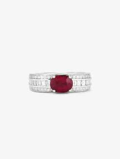 Anillo de oro blanco de 18K con rub&iacute; rojo pigeon blood en talla oval de 1,49 cts y 98 diamantes en talla baguette y brillante con un total de 0,81 cts