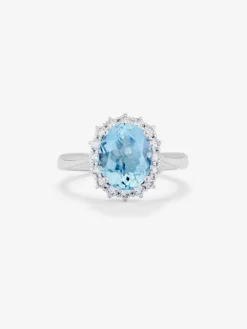 Anillo de oro blanco de 18K con aguamarina en talla oval de 4,29 cts y 16 diamantes en talla brillante con un total de 0,77 cts