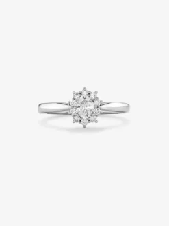 Anillo de oro blanco de 18K con diamante blanco central en talla oval de 0,3 cts y orla de 10 diamantes en talla brillante con un total de 0,18 cts