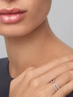Anillo de oro blanco de 18K con 40 diamantes en talla brillante con un total de 0,32 cts