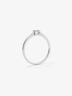 Anillo de oro blanco de 18K con 11 diamantes en talla brillante con un total de 0,06 cts