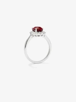 Anillo de oro blanco de 18K con rub&iacute; rojo vivid en talla oval de 1,58 cts y diamantes blancos en talla brillante de 0,34 cts