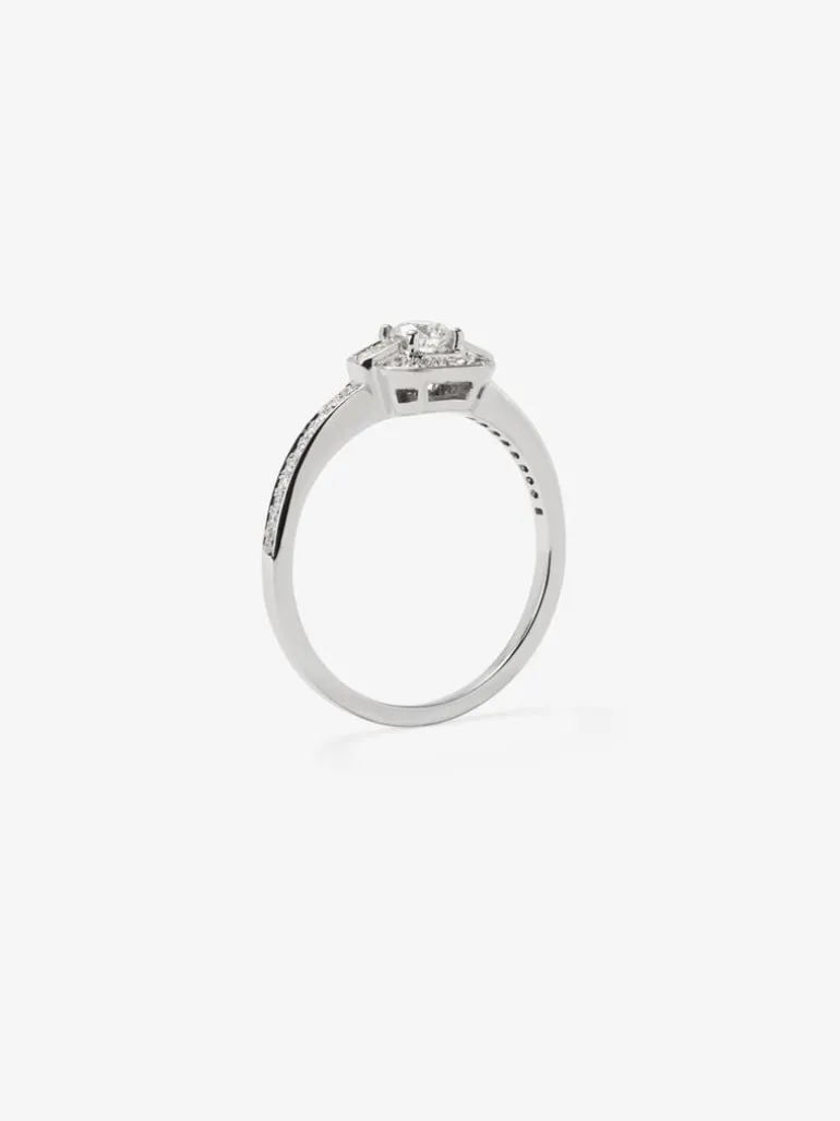 Anillo de oro blanco de 18K con diamantes en talla brillante de 0,37 cts