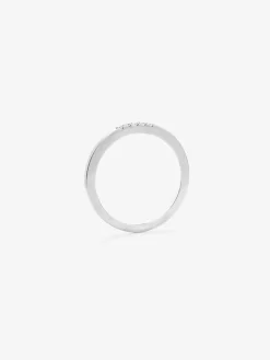 Anillo de oro blanco de 18K con 5 diamantes en talla brillante con un total de 0,05 cts