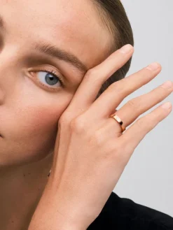 Anillo de oro rosa de 18K con diamante en talla brillante con un total de 0,03 cts