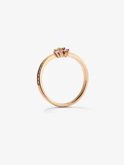 Anillo de oro rosa de 18K con 12 zafiros multicolor en talla brillante con un total de 0,26 cts y 22 diamantes en talla brillante con un total de 0,1 cts